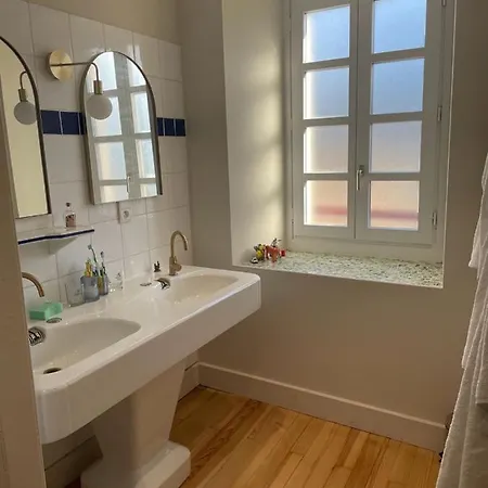 / Maison Bourgeoise Entierement Renovee