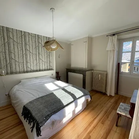 / Maison Bourgeoise Entierement Renovee